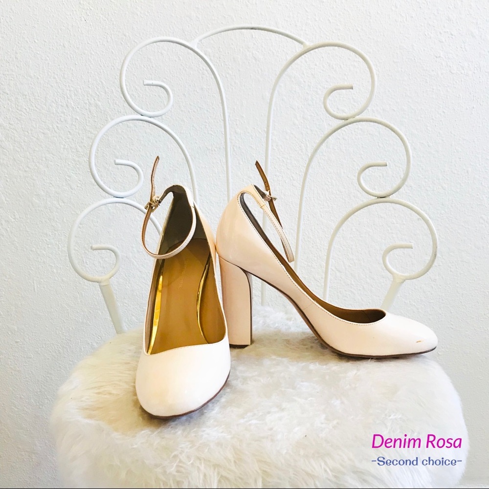 Ankle straps pumps